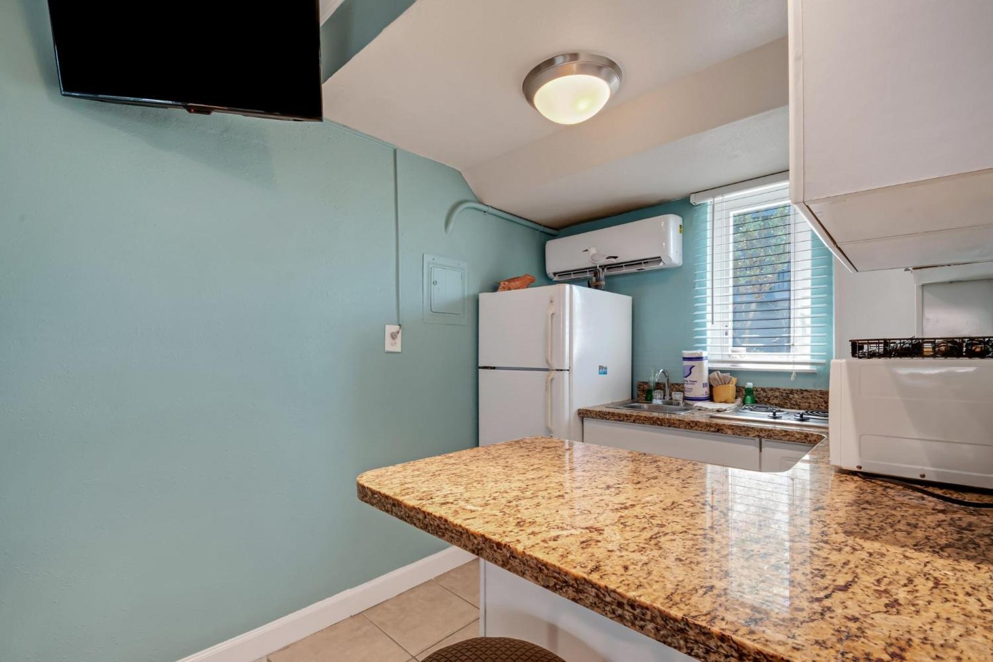 Tropic Terrace #4 - Beachfront Rental Apts St. Pete Beach Exterior photo